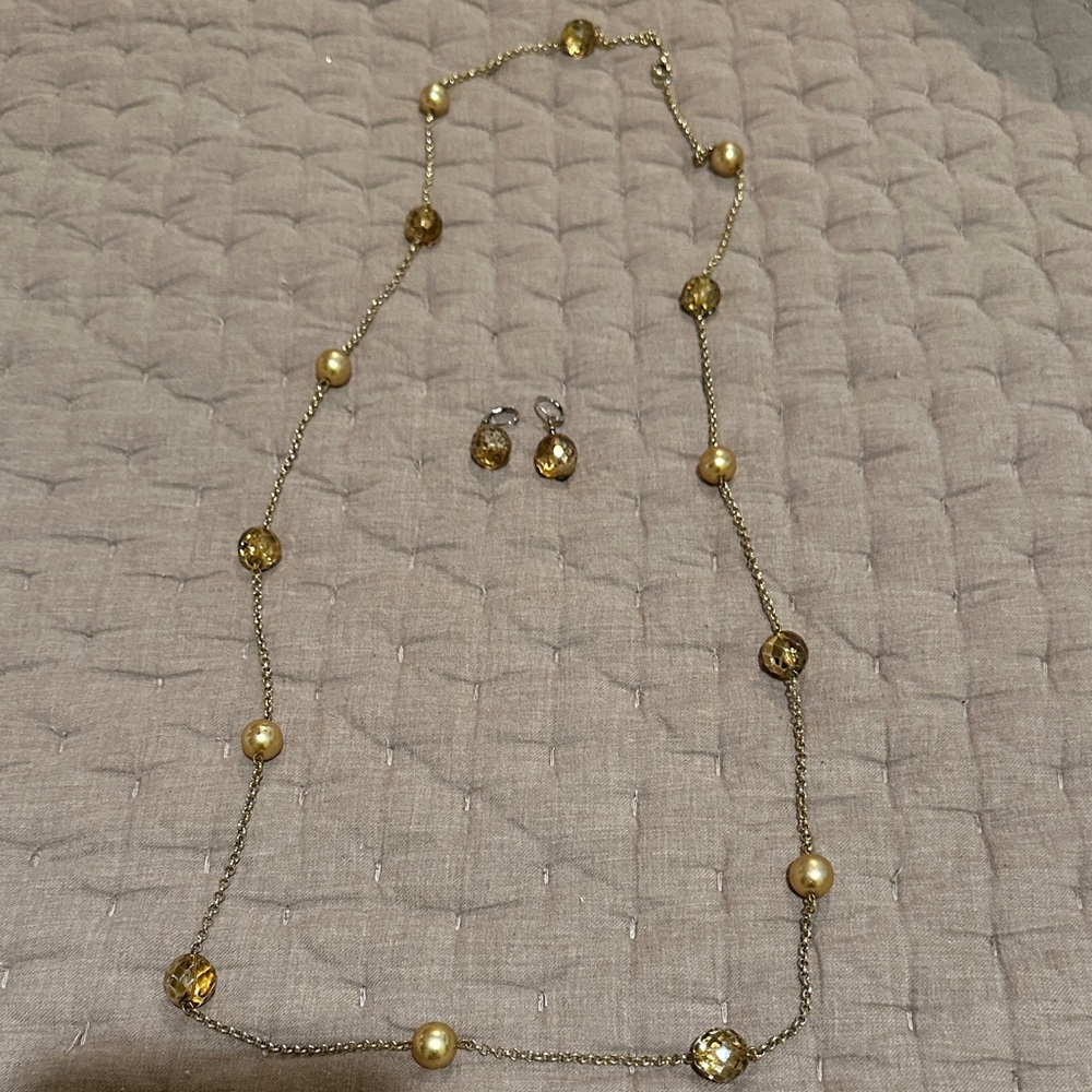 Chic Gold Necklace with Earrings